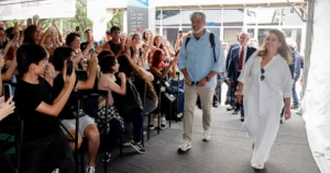 William Bonner palestrando para calouros de comunicação na USP em 2026